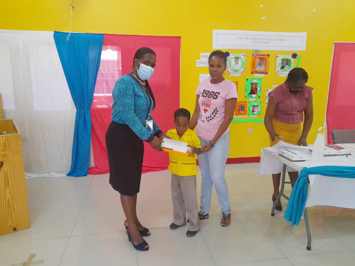 TafarieGWhyte's tweet image. Parents and their children expressed their gratitude for tablets received. @ECCJA @SDixonreg6 @FaithECC07 @karlenedesland1 @TanishaMill2012 @Stcy14226538 @Karlene12345 @Marjammy #12StandardsMatters #YECD2022