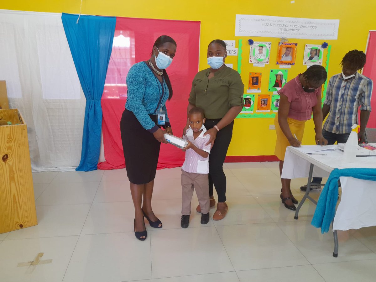 TafarieGWhyte's tweet image. Parents and their children expressed their gratitude for tablets received. @ECCJA @SDixonreg6 @FaithECC07 @karlenedesland1 @TanishaMill2012 @Stcy14226538 @Karlene12345 @Marjammy #12StandardsMatters #YECD2022