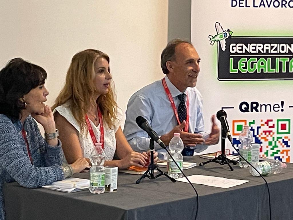 INPS_it's tweet photo. Al @FestivalLavoro si parla di “#giornalisti in #liberaprofessione: cosa non cambia dal punto di vista previdenziale dal luglio 2022” con il Direttore centrale direzione presidente e organi collegiali di #INPS Vito La Monica e la presidente dell’#INPGI Mimma Iorio https://t.co/oKOwu4g21Y