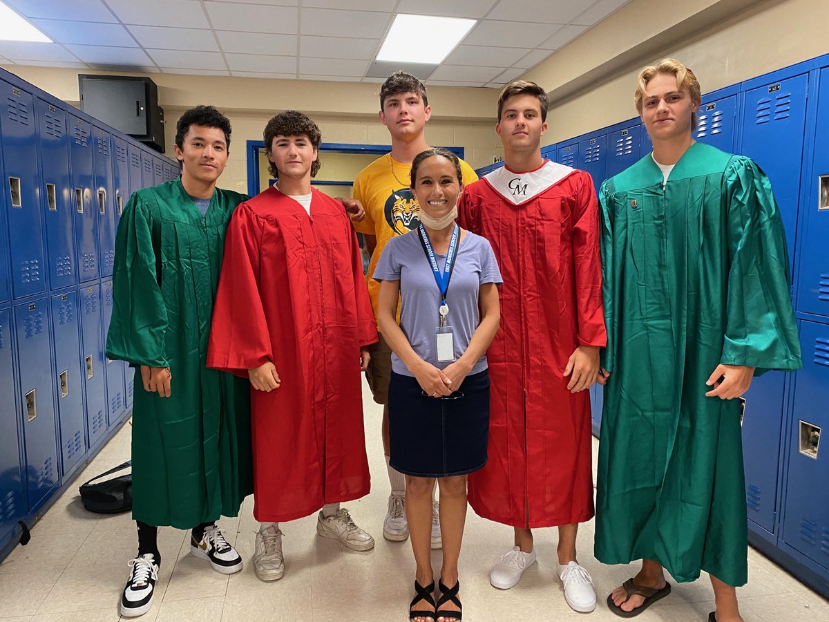 EMorichesMS's tweet photo. Senior Walk-Through was incredible!  Thank you to everyone who took part and helped organize it! @EastMorichesSD https://t.co/4rW9tJKg3l