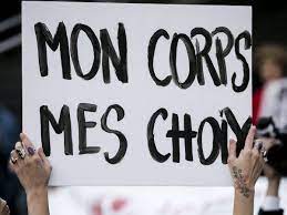 📢On ne lâchera rien. Aux côtés des Américaines, des Polonaises et des toutes celles à qui ont nie ce droit fondamental qu'est l'avortement. Ce soir à Paris, 18h à République. Ailleurs en France. En lutte, aussi longtemps qu'il le faudra. #TheHandmaidsTale