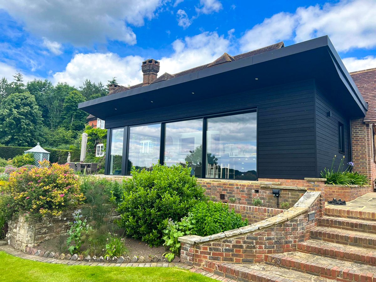 glassinmotion's tweet photo. New photos of last year's project — the modern garden room/kitchen works brilliantly with this period home in Sussex. Our magnificent #Solarlux #Cero slim profile #slidingdoors were essential to achieve the desired effect and to maximise some fabulous views of the rolling hills. https://t.co/ZiA7Xs15Bb