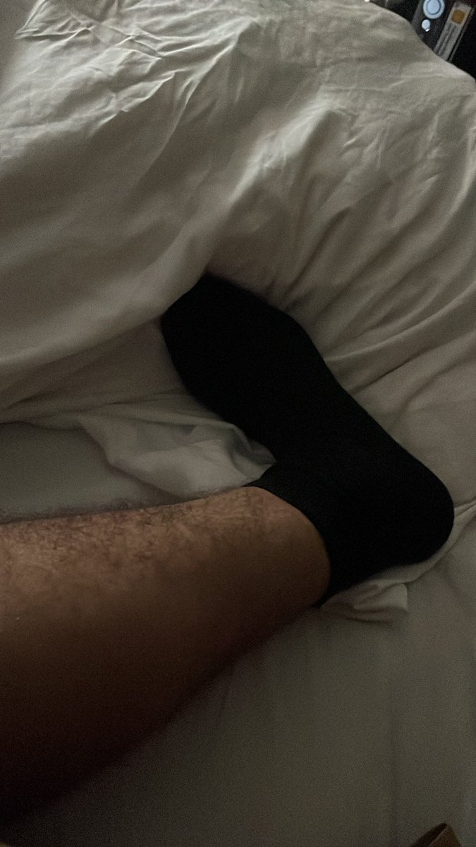 LeonCashKing's tweet photo. boah digga meine socken STINKEN schon wieder so 🥵 Wer würde den Fußschweiß gerne AUSSAUGEN? Rein in meine dms !!!!!  😈🔥

geldherr cashmaster geldsklave zahlschwein findom finsub paypig cuckold https://t.co/kZQ0Iagrf4