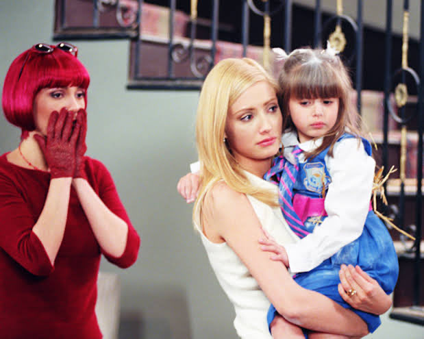 emmlapin's tweet image. ¿Quien dirigió Carita de ángel? Almodóvar???!!?