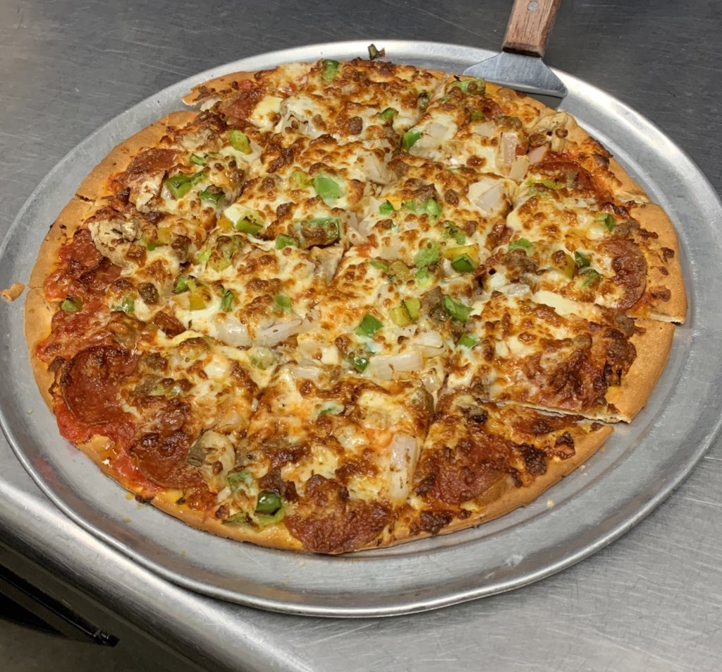 MurrayMrB's tweet image. Another Friday means another chance to a free large one topping from Mister B’s! Hit that RT button for your chance to win and make sure you’re following. #FreePizzaFriday 🍕🍕