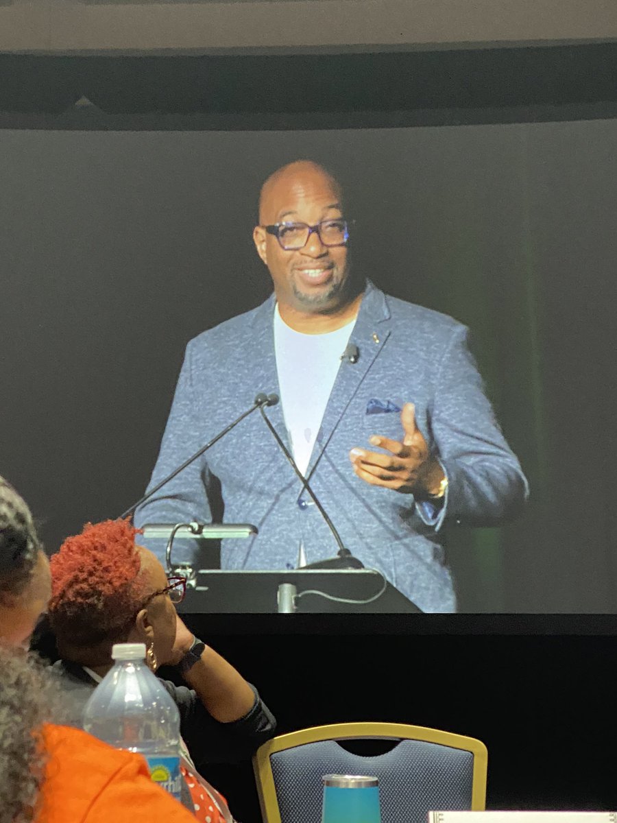 Media_Mardis's tweet image. @kwamealexander it was such a blessing to hear you speak today at @Learn_Sci #be2022 Thanks for shining your light and modeling how fun and powerful words can be. Thanks again to @GPESpbc @PrincipalMMitch @pbcsd for believing and investing in the staff and students of Grove Park.
