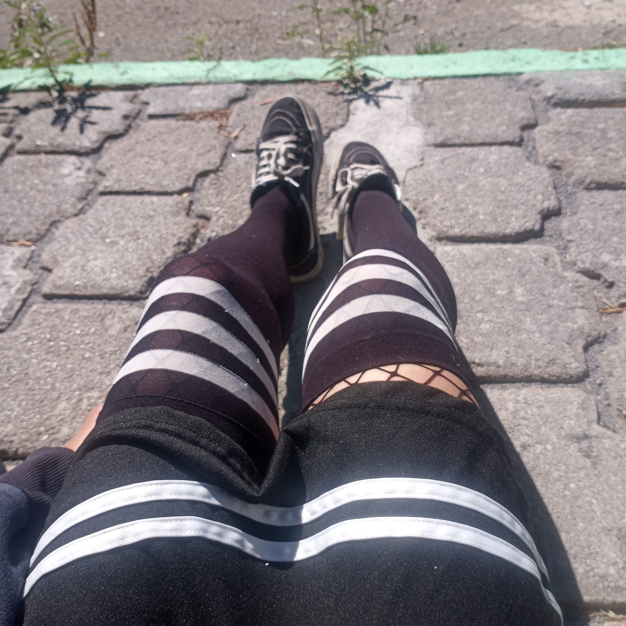 I like this thigh high socks, and this skirt https://t.co/pCktLQpYTK