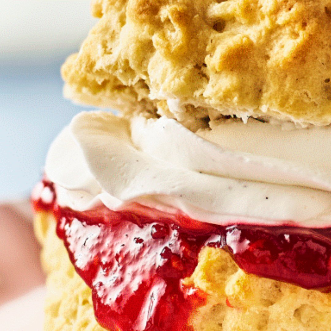 Cream tea can be enjoyed by us all, including those with dietary requirements! Add our fresh vegan scones to your menu, baked with our range of professional baking ingredients. Find the recipe here: oetker-professional.co.uk/resources/reci… #NationalCreamTeaDay #ProfessionalBakingIngredients