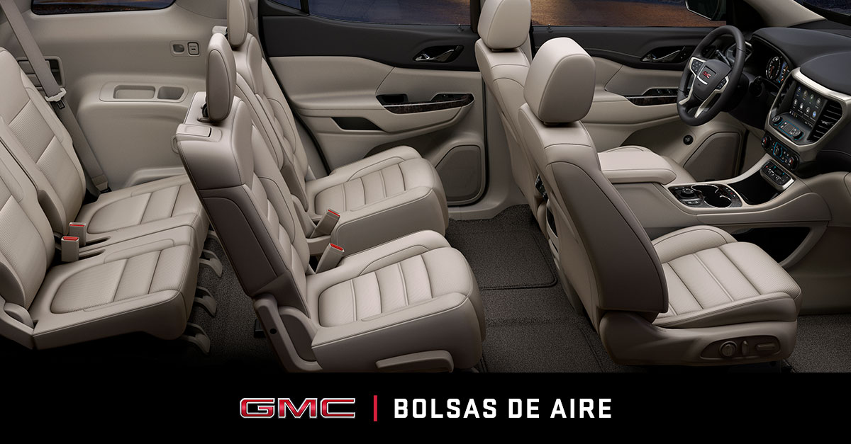 La familia es primero, por eso equipamos todas las SUV's y pickups de #GMC hasta con 8 bolsas de aire para brindarte la máxima seguridad mientras viajas.