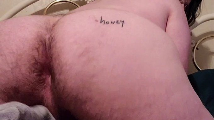 It's my birthday Sunday who wants to give me a gift https://t.co/sbqGgRLpVO