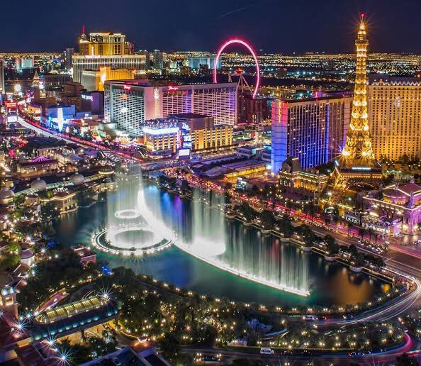 naturalomotayo's tweet photo. The USA 🇱🇷
2️⃣ Las Vegas 🎰: One of the cities that never sleeps. From the games, shows, events, food, and no-stop parties 🎈.Count me in 💃🏽.
#afriexsummerbuddy
#unlockborderlessflex https://t.co/5p6JA6j0c4