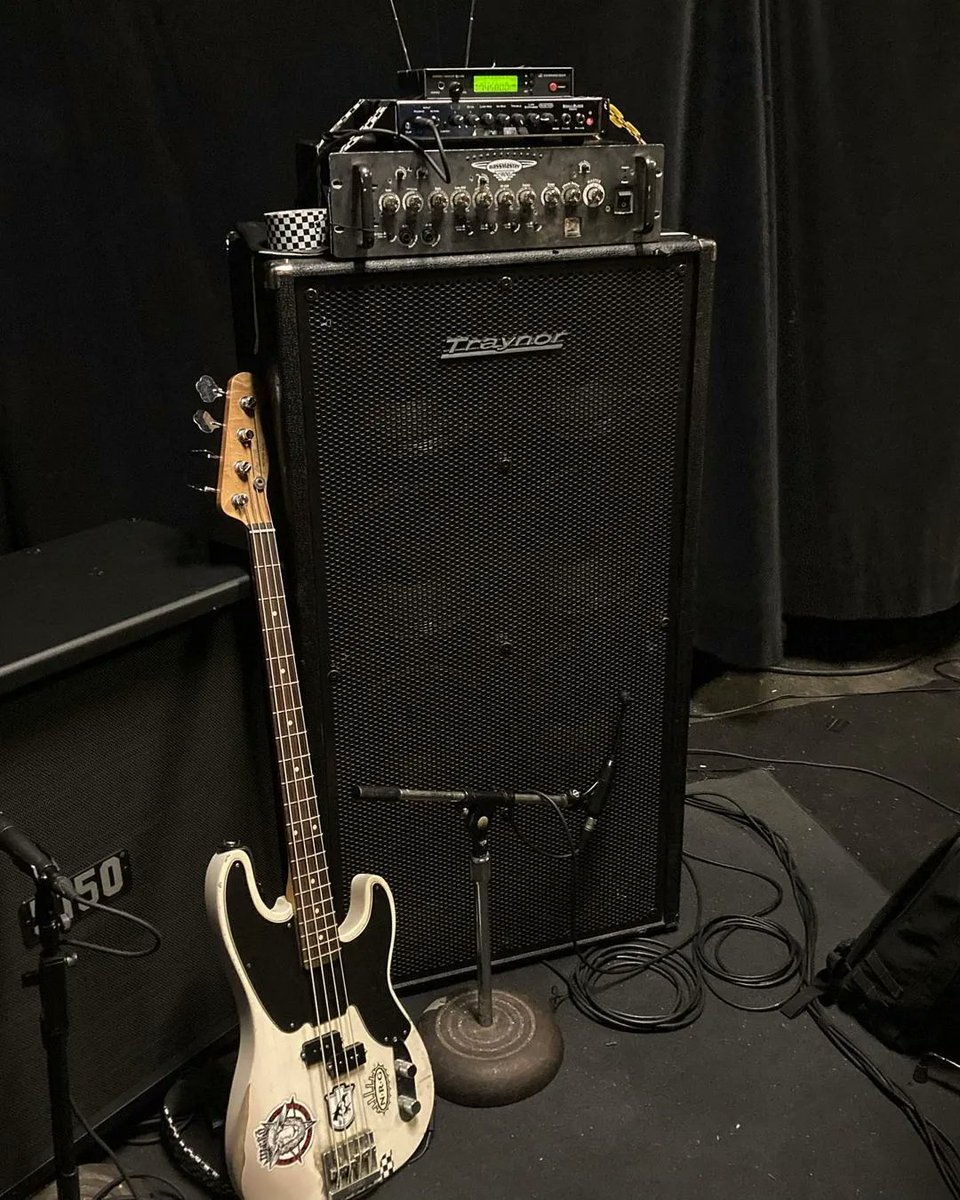 TraynorAmps's tweet photo. DOA's bassist @mikehodsall getting ready for their show in Toronto last week! 

#bassrig #basshead #basscab ##smallblock #bassmaster #doa #hardcore81 #toronto #bassplayersunsited #bassist #punk https://t.co/I5lhLFZiFs