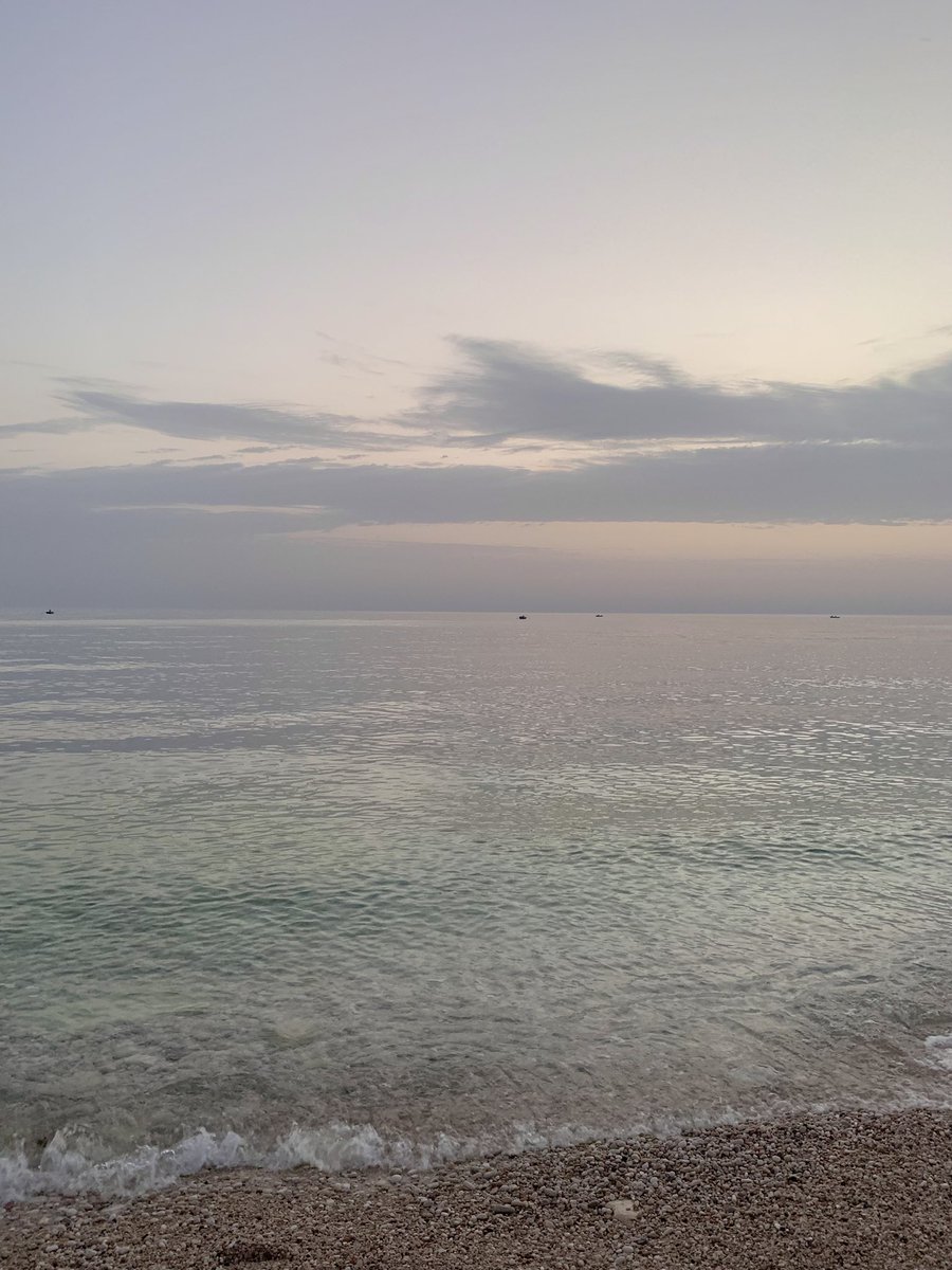 SLEEPYXIA0's tweet photo. è da un po’ che non scrivo qualcosa 
ma per il momento vi lascio queste foto dell’alba di ieri <3 https://t.co/CpFqOUqgSm
