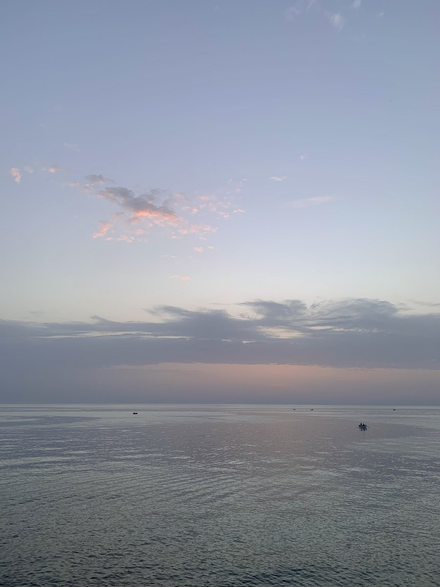 SLEEPYXIA0's tweet photo. è da un po’ che non scrivo qualcosa 
ma per il momento vi lascio queste foto dell’alba di ieri <3 https://t.co/CpFqOUqgSm
