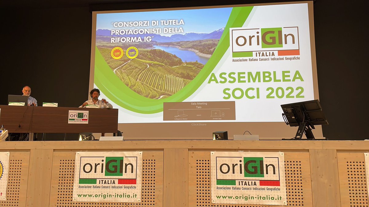 paolodecastro's tweet photo. Oggi a #Predaia nella splendida #valdiNon #trentino #assembleasoci2022 @origin_italia
👉al centro la riforma 🇪🇺 sulle #IG e il ruolo centrale dei consorzi di tutela 🇮🇹 https://t.co/ZHOEkeIsuz
