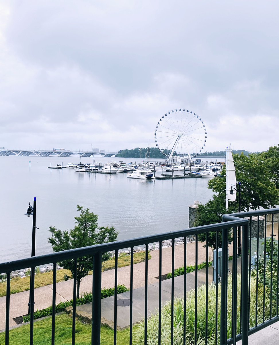 CaitBarron's tweet photo. Waterfront vibes. #TGIF https://t.co/huN82GVXtj