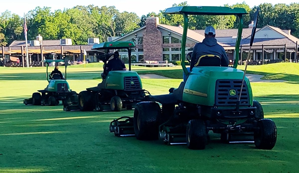 PCCgrounds's tweet image. Thank you, for the help mowing fairways: Chad Walk, Rick Uthe, Andrew Narlow and Tyler Byrd.