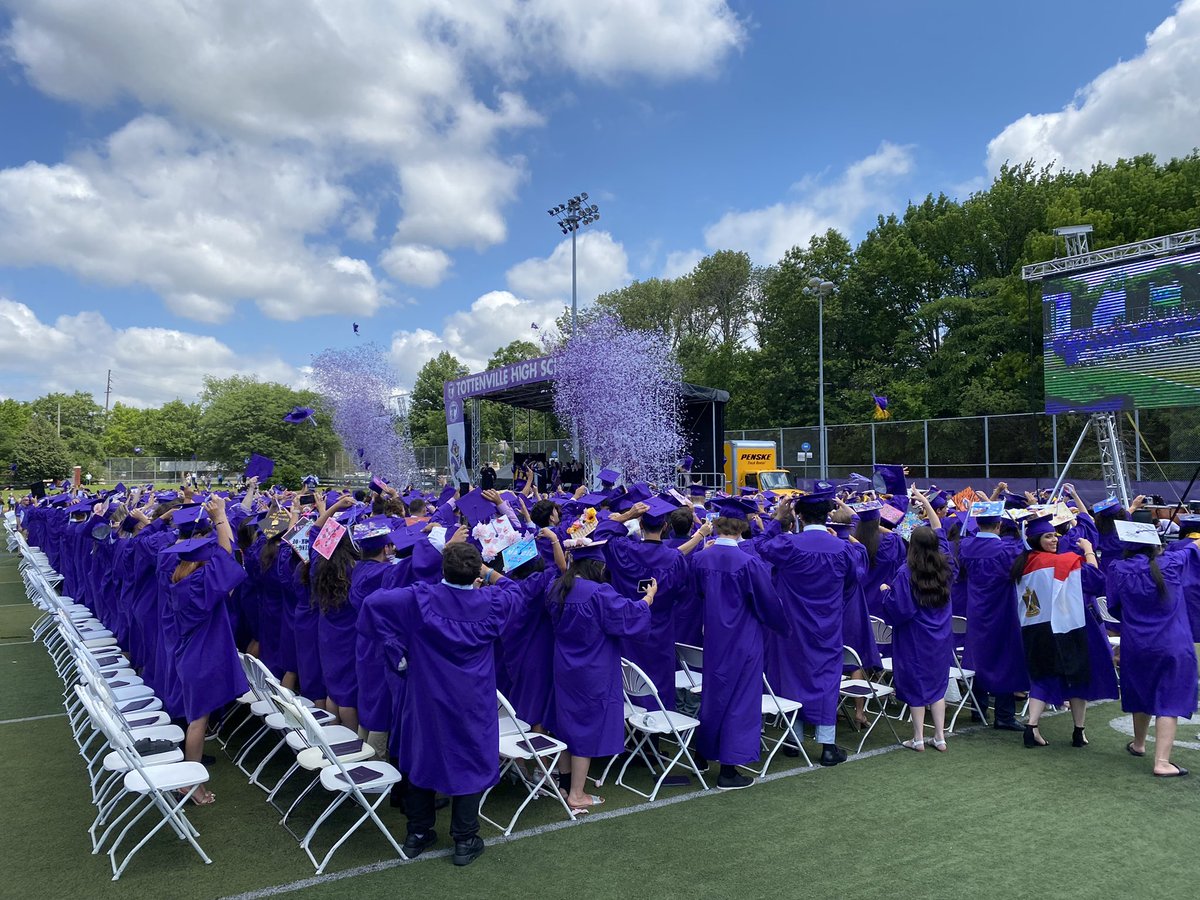 @TottenvillehsI #seniors are declared #graduates and #alumni by @THSSTEAM! @DrMarionWilson #Congratulations !! #pirateproud