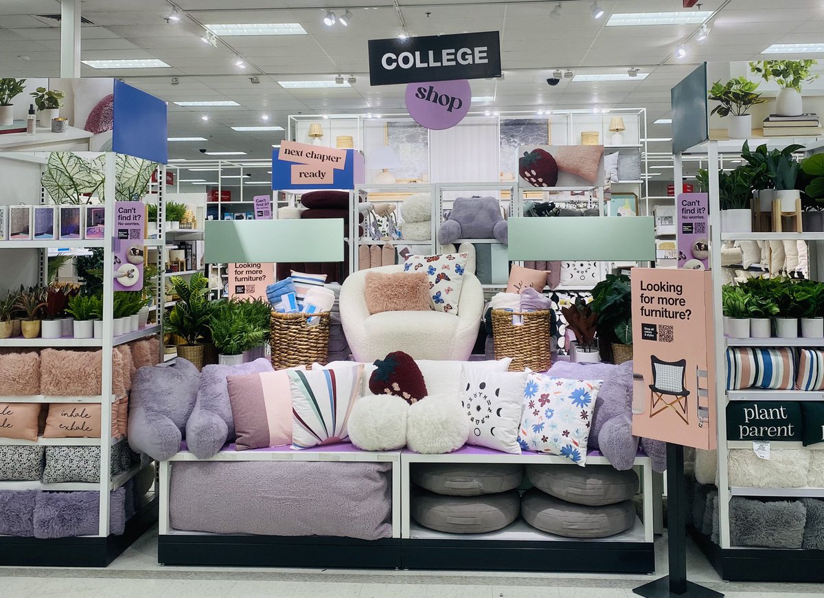 GraceAtTarget's tweet image. In LOVE with this set!!! Back to college season is approaching and we have everything you could ever need 💜📚✨🪴 
 @_TheNickOwens @JenPeters77 @settoselltarget @anjiebianco3 @NicoleV54796811