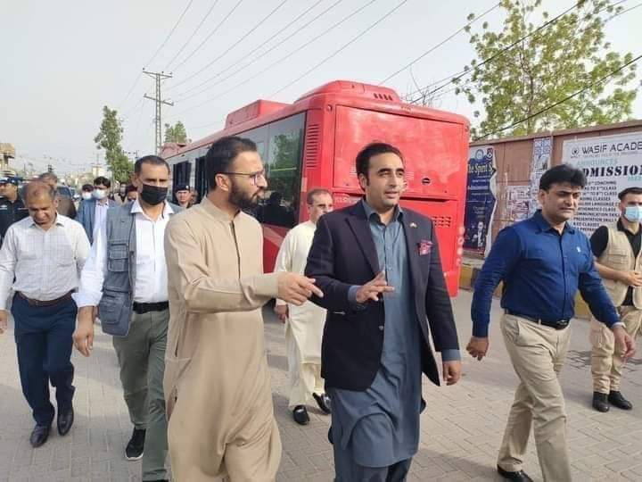 aftab1buriro's tweet photo. A few days ago @BBhuttoZardari Inaugurated Peoples Buss Service for #Larkana, after that all busses Disappeared from the roads, Now people are asking which route the buses are running on. But No Buses No route, it was Just Lolly Pop to peoples of #Larkana @CMSindh @DcLarkana https://t.co/2V0BtOBZgn