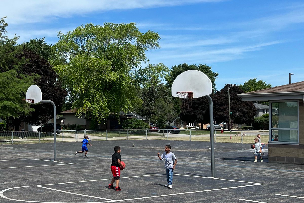 So much going on this morning <a href="/ISD109Summer/">Indian Springs 109 Summer School</a>!  SEL Lessons, Tech Ninjas, Text Feature Surgery, and more! #d109pride