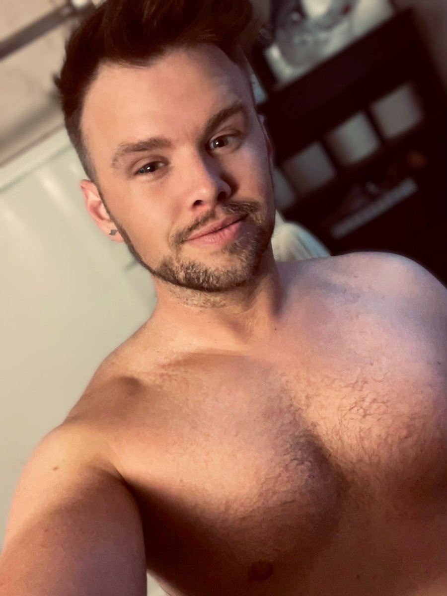 JockFancy's tweet photo. Upper Body filling out just in time for summer 🍒☀️ #sunsoutpecsout https://t.co/woTh6000lC