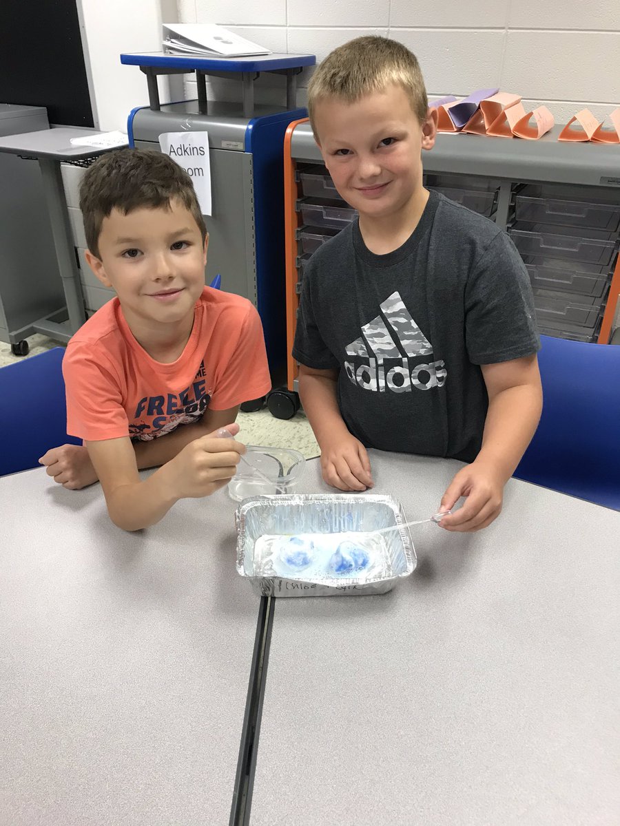 Checking out chemical reactions in Science Explorer’s Class this morning. Exciting things happening in the classroom! <a href="/christyziegler/">Dr. Christy Ziegler</a> <a href="/smsd/">SMS Deshpande</a>