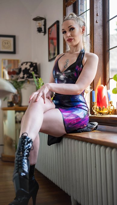 Seattle Dominatrix Ruby Enraylls - Worship my boots and maybe I’ll let you worship something else. https://t.co/77AnPnJdO3