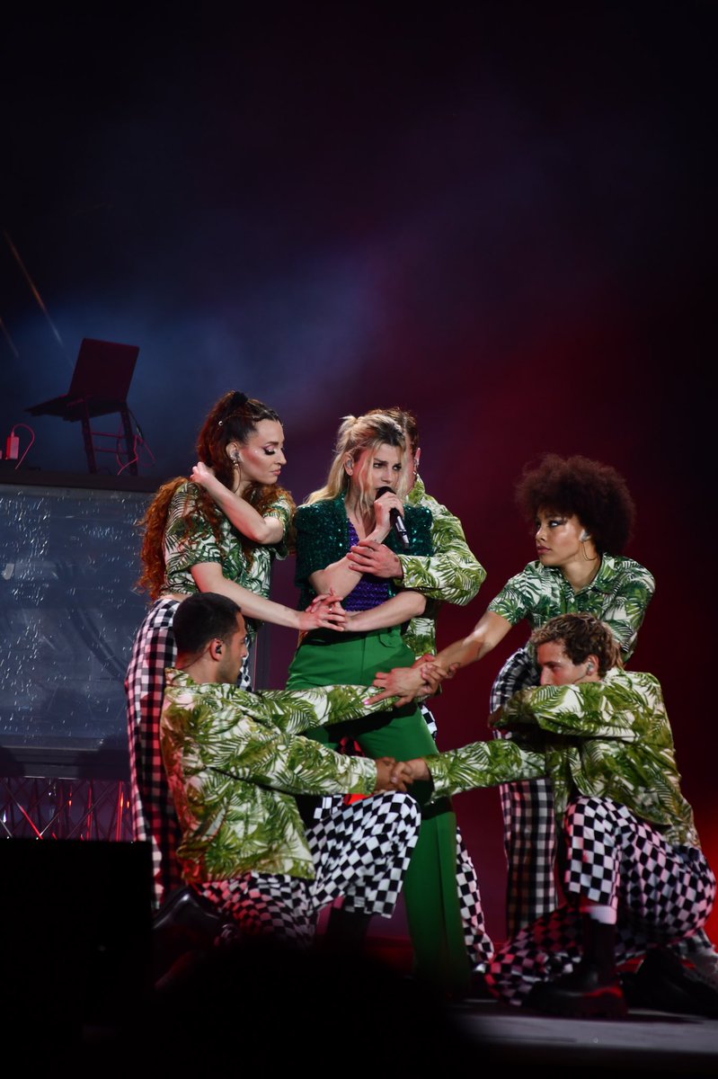 franciespos's tweet photo. Le riguardo ancora. Che spettacolo ci hai regalato a Verona @MarroneEmma 🔥💣❤️ #arenadiverona #emma #live https://t.co/tTvZUS7FyD