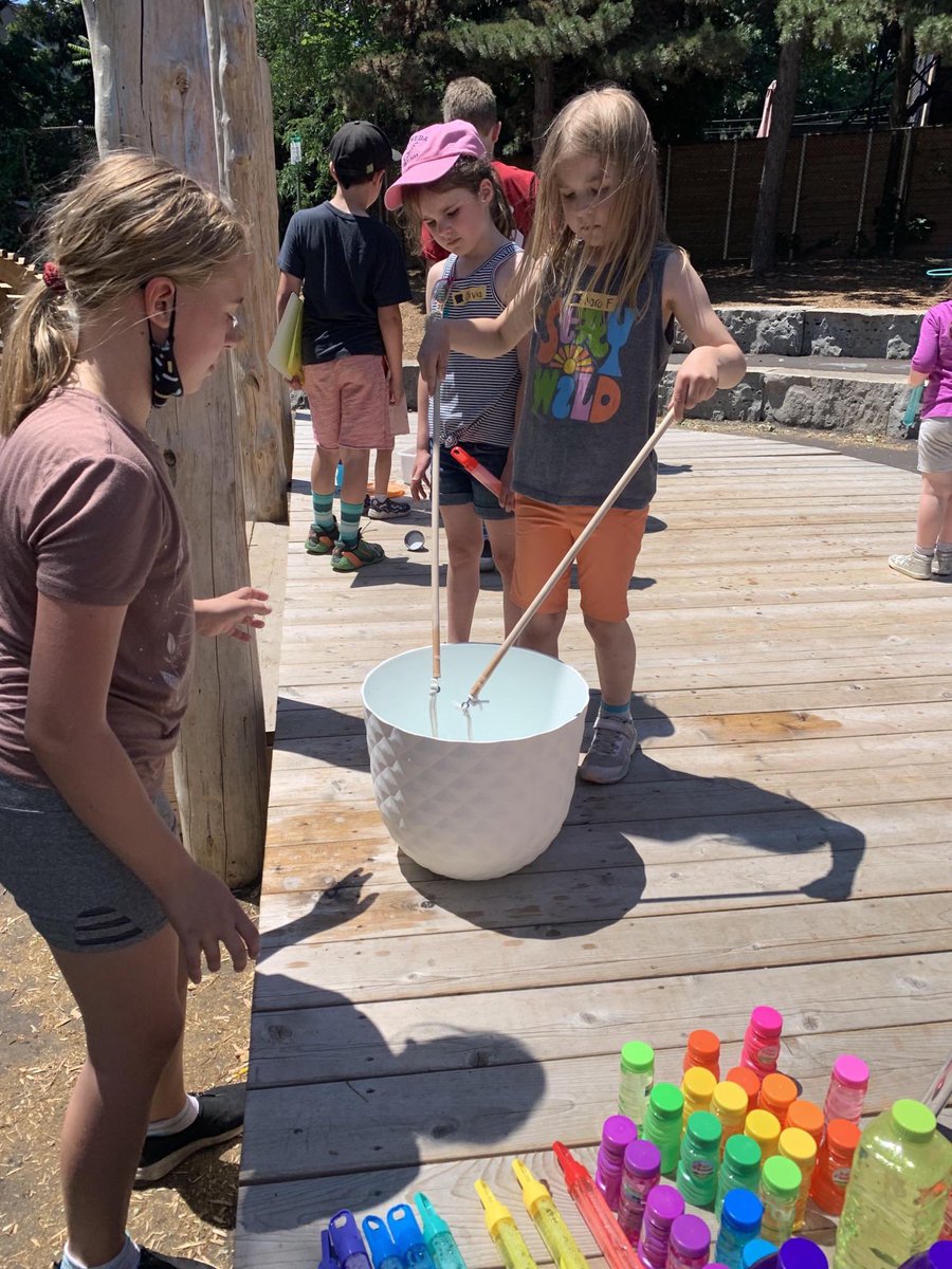 isimanic1's tweet photo. Can we have PLAY ▶️ Day on repeat 🔁 What a fun-filled day ☀️💦🫧 🌈

@TDSB_HowardPS #tdsb #kindergarten #fdk https://t.co/1jWnAVsQo4
