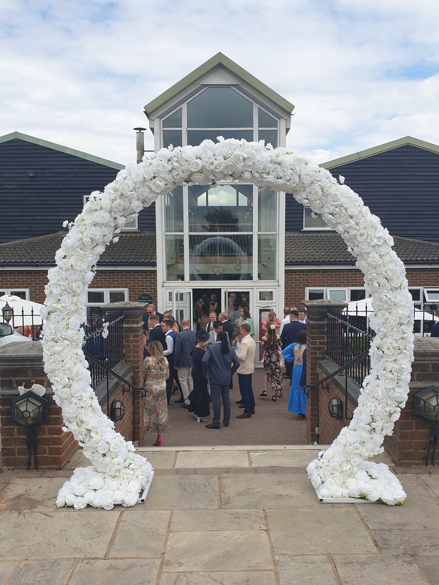 LangtonsHouse's tweet photo. What a wonderful floral greeting for today's #weddingceremony @TopmeadowGC 

Fantastic photo opportunity!

#weddingflowers #weddingday #bride #groom #brideandgroom #photography @LangtonsHouse https://t.co/6v88d79eX8