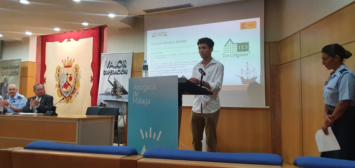 IColegiales's tweet photo. Gonzalo Media Roldán ha resultado finalista del 9º Concurso literario escolar: "Carta a un militar español" y ha asistido esta mañana junto a nuestro director a la  entrega de premios en el Colegio de Abogados Málaga. https://t.co/0dsGTu0xw3