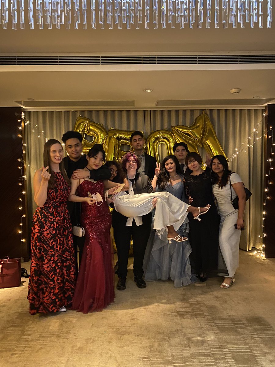 MsRichardhk's tweet photo. Congrats to the class of 2022 @DSC_EDU! It’s been a pleasure to teach you the last 4-6 years!
#DSCinternationalschool #DSC #CanadianSchool #internationalschool #Hongkongschool https://t.co/oZY7uhfXIB