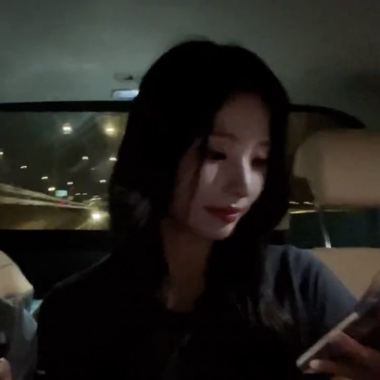 jinniscub's tweet photo. Low quality pics but our marceline is so fine https://t.co/d3VIrRrLqc