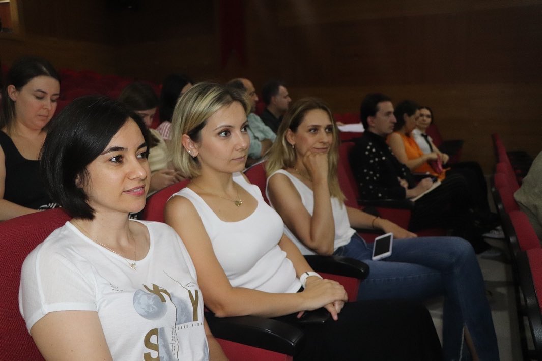 “Hizmet İçi Eğitim” çalışmaları kapsamında Bilişim Teknolojileri Öğretmenlerimiz tarafından tüm öğretmenlere yönelik “WEB 2.0 Araçları” konulu bilgilendirme semineri gerçekleştirildi.