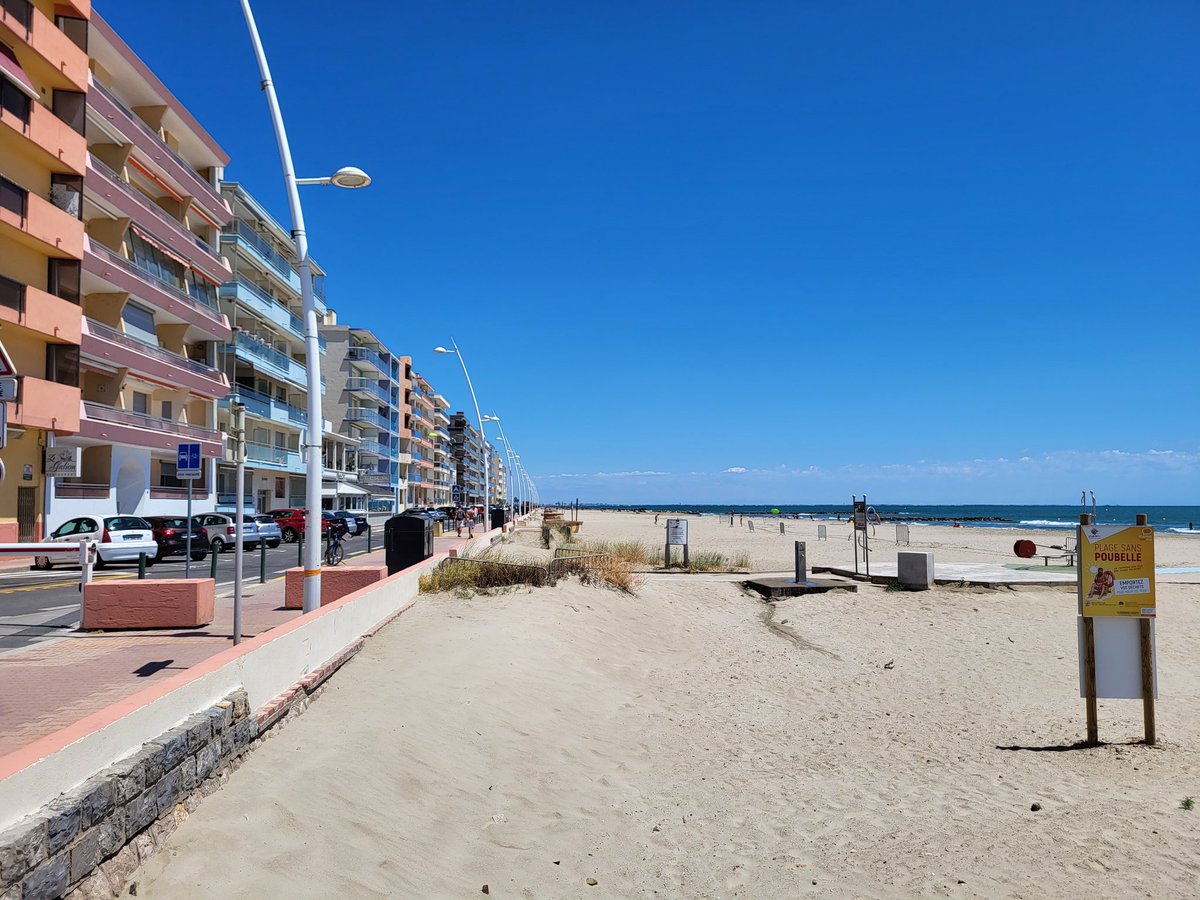Arrivé à Montpellier!
Jy suis pour 4jours alors si vous avez des trucs à visiter hésitez pas à l'écrire en bas!
Oui il y a de la plage de prévue. Faut bien bronzer ça cette bedaine là!