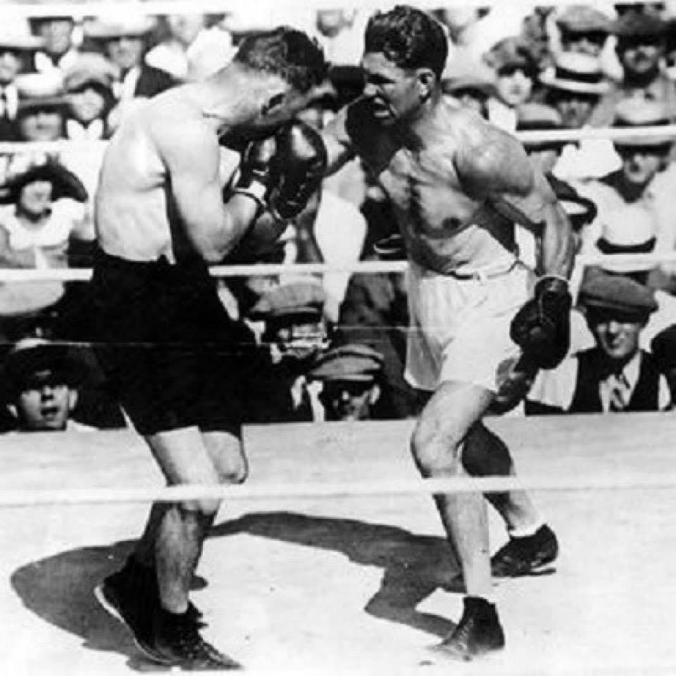 leonardopisani1's tweet photo. "Nessuno oggi al mondo dovrebbe soffrire la fame. A me è capitato. Prova a non mangiare per due giorni e capirai che significa" #VentagliDiParole Jack Dempsey 24 giugno 1895 #Manassa #Colorado - #NewYork il 31 maggio 1983 Campione mondiale dei pesi massimi #boxing dal 1919-1926 https://t.co/PZ4tLJgIpO