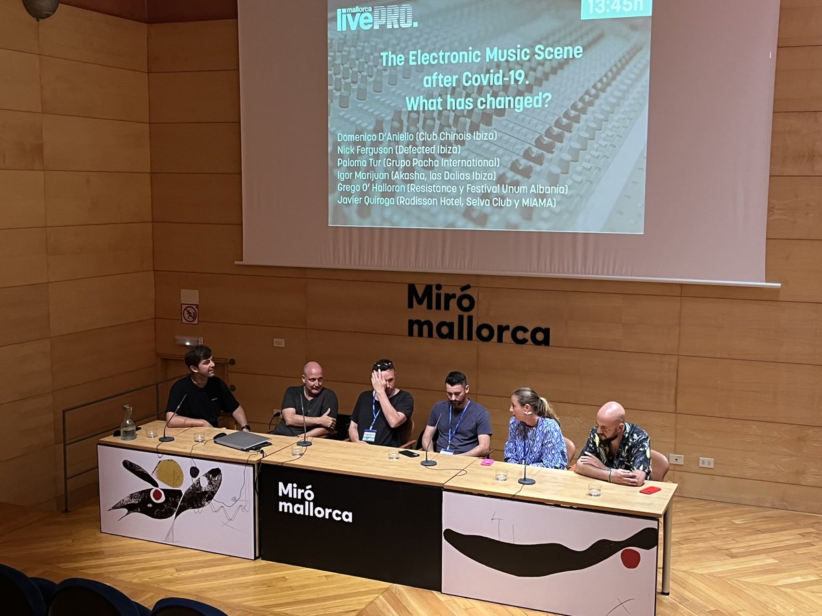 majogarciadoce's tweet photo. #MLFPRO 🎹🎧
Delegados de los festivales de música nacionales e internacionales en los
#speedmeetings se han reunido con artistas del mundo de la música.
La búsqueda de las nuevas audiencias y el poder de la música electrónica en festivales han sido las ponencias del día. https://t.co/8a58QBgmtO