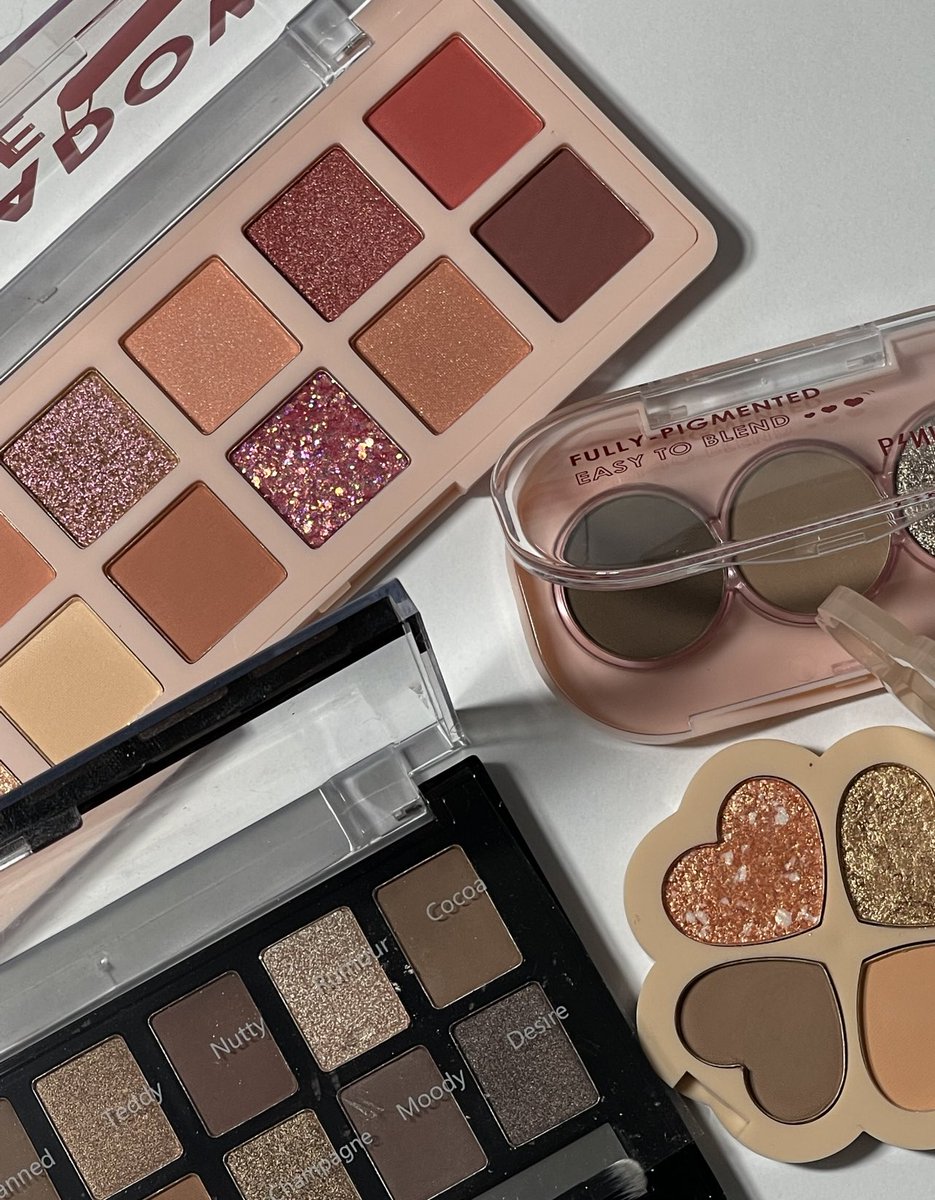 orchidpoison's tweet image. empat palette under 50k yang menurut aku worth buat dibeli karena dari pigmentasi &amp;amp; experiencenya enak banget dipakainya.

kalau kalian cari eyeshadow palette untuk pemakaian sehari hari under 50k, bisa baca &amp;amp; save thread ini ♡