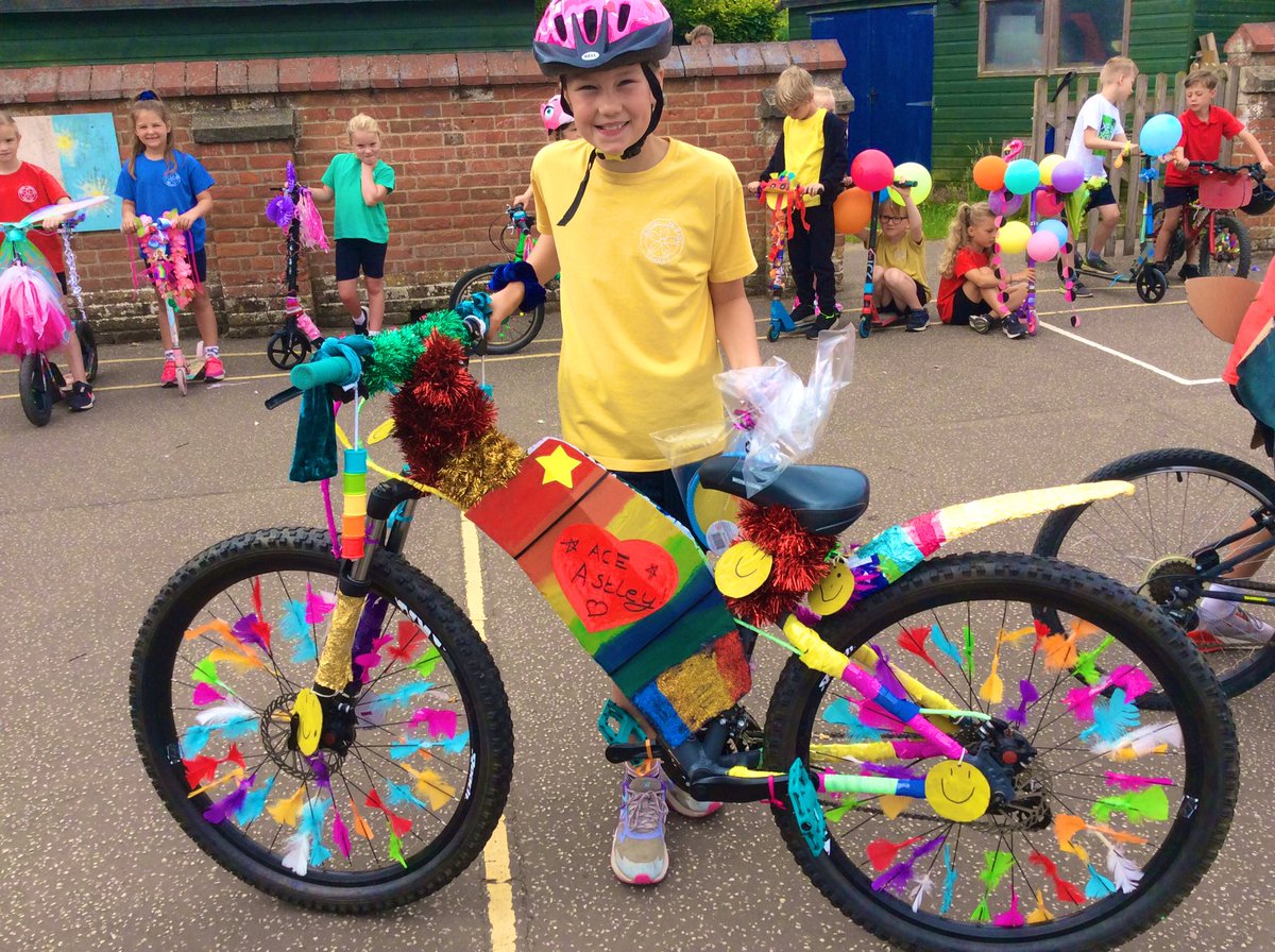 Astley_Primary's tweet image. Our ✨BLING YOUR BIKE✨ winners chosen by @WNDSSP 🖤❤️

#blingyourbike #opportunity #aceactiveweek #weareastley #weareace #wellbethereforyou 💙