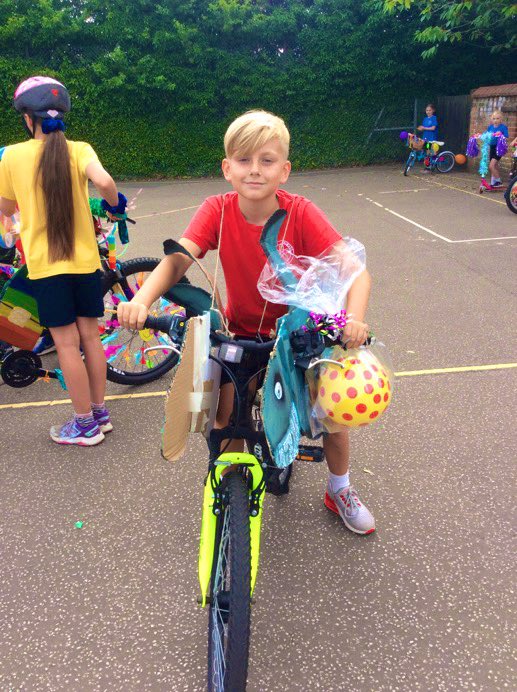 Astley_Primary's tweet image. Our ✨BLING YOUR BIKE✨ winners chosen by @WNDSSP 🖤❤️

#blingyourbike #opportunity #aceactiveweek #weareastley #weareace #wellbethereforyou 💙