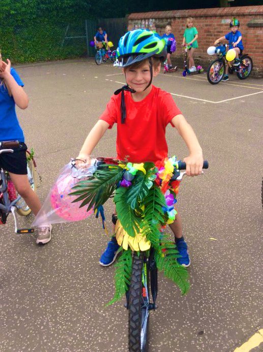 Astley_Primary's tweet image. Our ✨BLING YOUR BIKE✨ winners chosen by @WNDSSP 🖤❤️

#blingyourbike #opportunity #aceactiveweek #weareastley #weareace #wellbethereforyou 💙