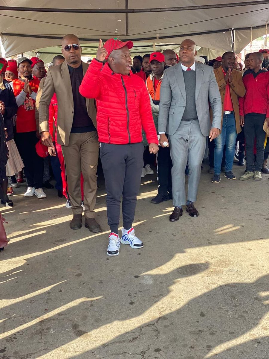 Shikwambanaman1's tweet photo. Today we have laid our brother in revolutionary till we meet again 🙏🙏🙏🙏🙏🙏 chabane the ground force...... https://t.co/uZXrhQeIEZ