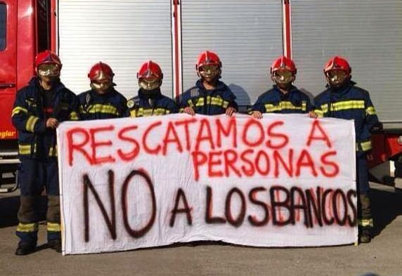 SVTetuan's tweet image. En el intento de desahucio de hoy, la policía ha llamado a los bomberos para abrir la puerta que ellos eran incapaces de abrir. Los bomberos se han negado a intervenir. Hay trabajos y trabajos. ✊🏽