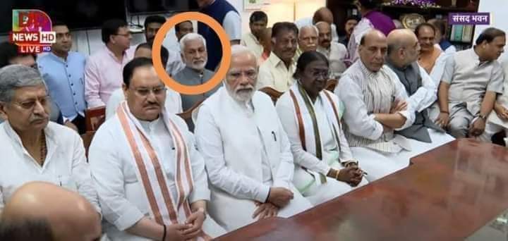 BabajiJSP's tweet photo. రాష్ట్ర పతి ప్రతిపాదనకు మద్దతు ఇచ్చి ప్యారిస్ కు పర్మిషన్ తెచ్చుకున్నోడు...
ప్రత్యేక హోదా అడుగుతాడు అని అనుకోవడం ఆంధ్రప్రదేశ్ ప్రజల అమాయకత్వం..
#fakeapcm #fakepromises #FailedCMJagan https://t.co/qhDtajSV1Y