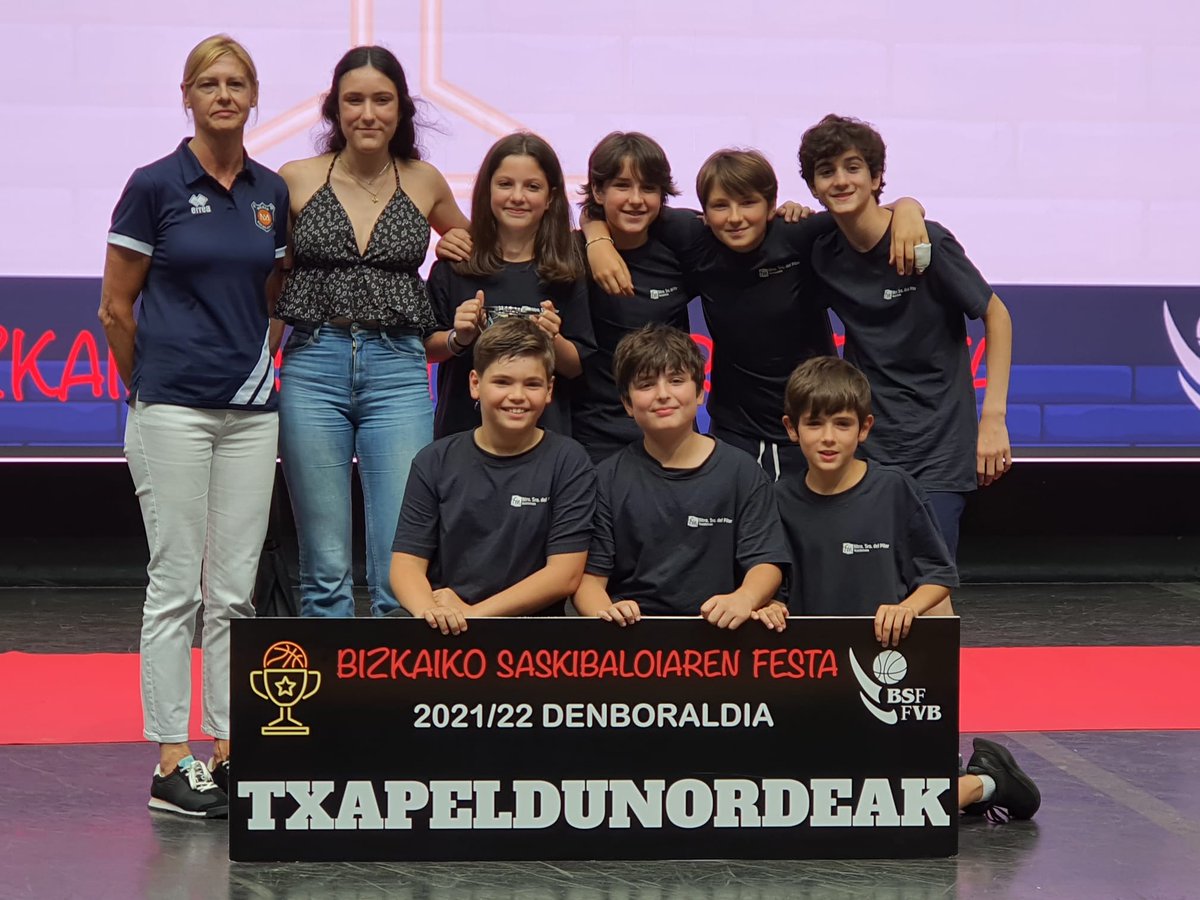 txelismarta's tweet photo. Orgulloso de Maialen, que ha sabido enseñar baloncesto y transmitir valores,  a los niños, a pesar de cruzarse en su camino algún impresentable que ha pensado que por ganar vale todo y que eres igual que él. Orgulloso de tu trabajo con el equipo, ZORIONAK https://t.co/yqIjl5fNRz