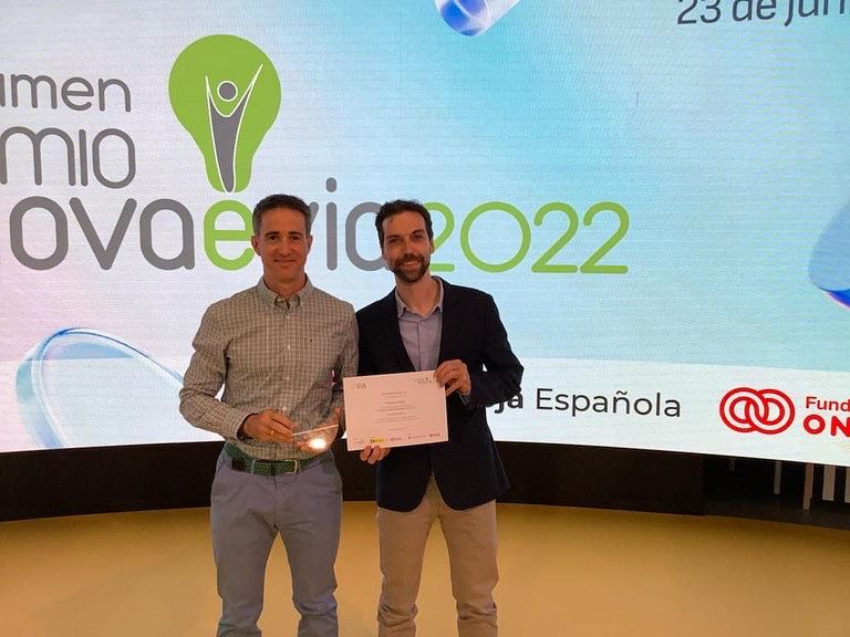 I3Aunizar's tweet photo. La plataforma tecnológica @PTEeVIA  concede el premio "Cuidado Sociosanitario" al proyecto Teledxphisio, de la empresa @GeoSLab, en el que participa el grupo de investigación #HowLab del @I3Aunizar ¡Enhorabuena‼️
¿Quieres conocer el proyecto?
👇👇👇
https://t.co/N0hJBSMNSP https://t.co/zpiT7MOJ1i