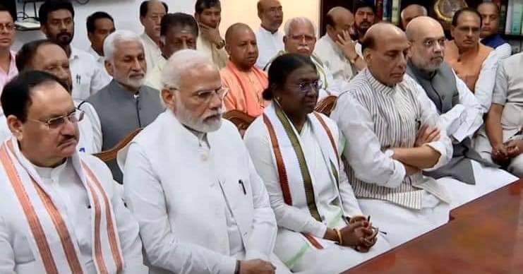 DRSHAILESHBJP's tweet photo. देश के सर्वोच्च संवैधानिक पद हेतु एनडीए की ओर से प्रत्याशी श्रीमती ���्रौपदी मुर्मू जी ने आज माननीय पीएम श्री @narendramodi जी, राष्ट्रीय अध्यक्ष श्री @JPNadda जी, श्री @AmitShah जी एवं अन्य वरिष्ठ नेताओं की उपस्थिति में अपना नामांकन दाखिल किया।

जीत हेतु अग्रिम शुभकामनाएं ! https://t.co/qabJBo2cNs