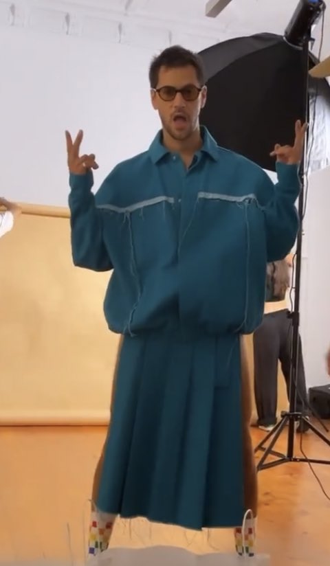 Por incrível que pareça isto é TÃO BERNARDO! Ele é aleatório assim desse jeito e a gente ama por isso mesmo! Ahahahah ele entrega o melhor de dois mundos! #brunardo