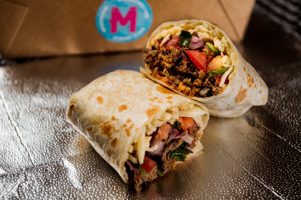 We-time weekend? 🤗🤗 Get our Street Food especial for TWO (£17.50) with 2 x fav street food* + filling + salsa + chip + dip. 🙌 AND wash it down with our super fine deal on fizz (£1) or get flavours straight outta Mexico (£2) with a bottle of Jarritos! *excludes enchilada😘 😋